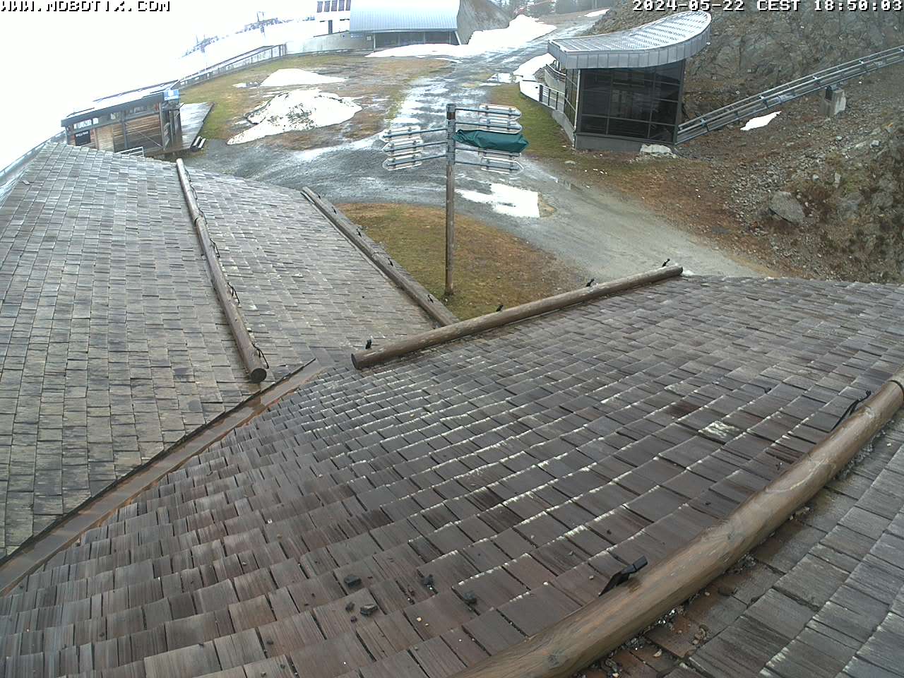 Chamonix webcam - Brevent bottom gondola station