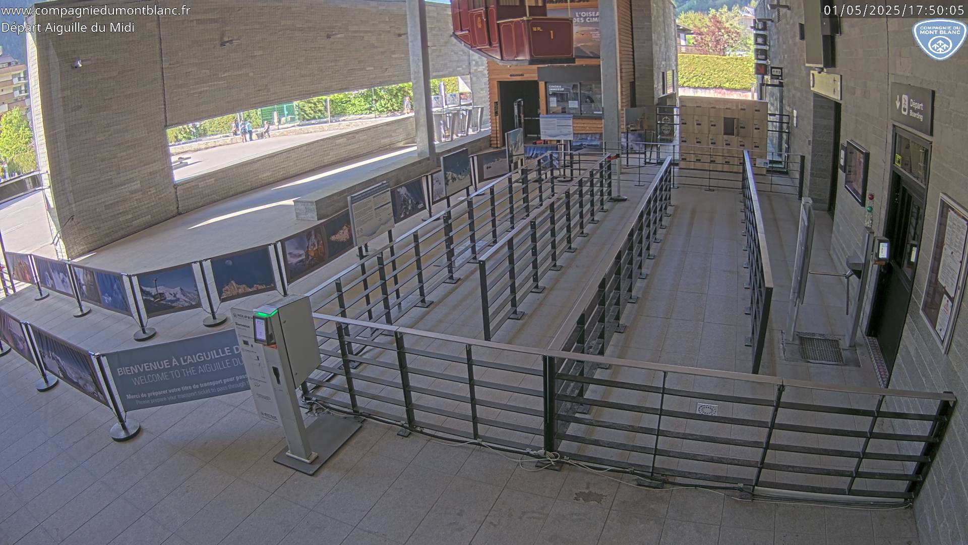 Aiguille Hall